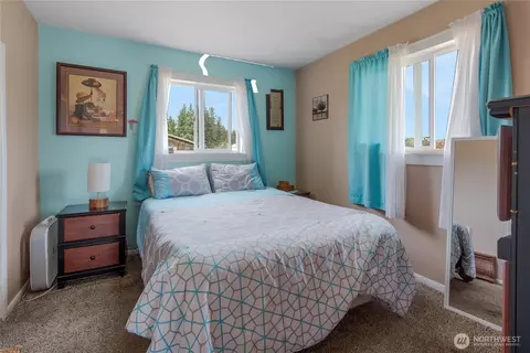 Bedroom - 19127 Patterson Rd E, Orting, WA 98360 photo 5 of 6