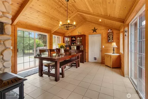 Dining - 19127 Patterson Rd E, Orting, WA 98360 photo 1 of 2