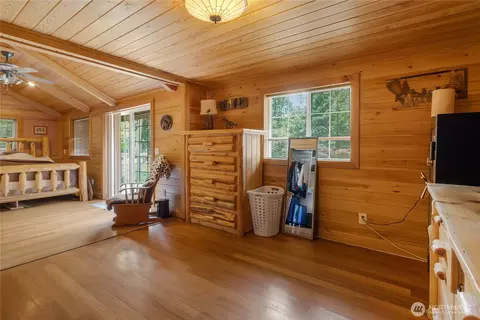 Bedroom - 19127 Patterson Rd E, Orting, WA 98360 photo 3 of 6