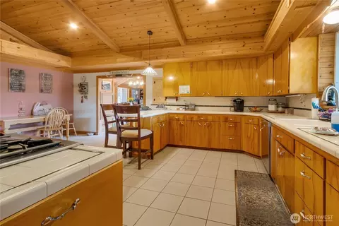 Kitchen - 19127 Patterson Rd E, Orting, WA 98360 photo 1 of 4