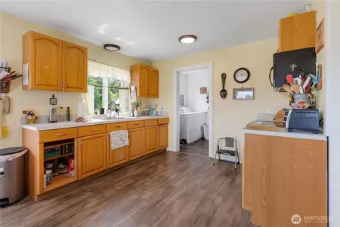 Kitchen - 19127 Patterson Rd E, Orting, WA 98360 photo 4 of 4