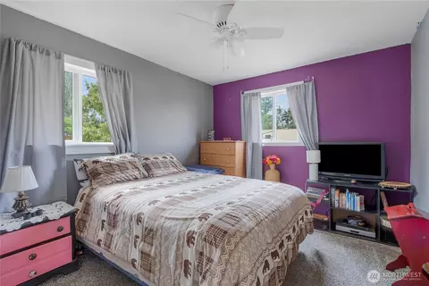 Bedroom - 19127 Patterson Rd E, Orting, WA 98360 photo 6 of 6