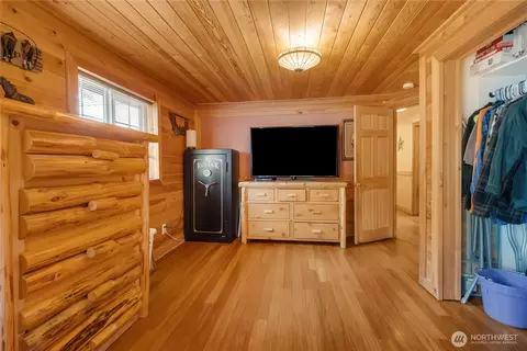 Bedroom - 19127 Patterson Rd E, Orting, WA 98360 photo 2 of 6