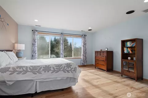 Bedroom - 520 Grandview Dr, Sequim, WA 98382 photo 3 of 5