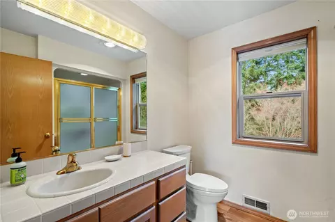 Bath - 520 Grandview Dr, Sequim, WA 98382 photo 3 of 5