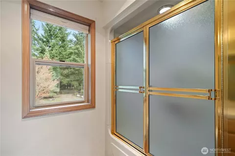 Bath - 520 Grandview Dr, Sequim, WA 98382 photo 4 of 5