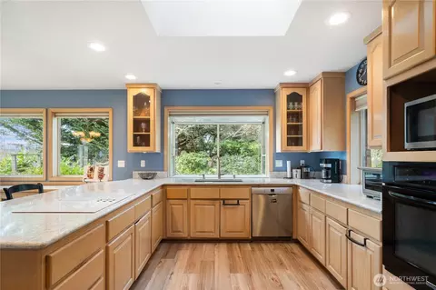 Kitchen - 520 Grandview Dr, Sequim, WA 98382 photo 2 of 5