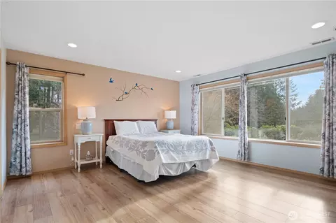 Bedroom - 520 Grandview Dr, Sequim, WA 98382 photo 1 of 5