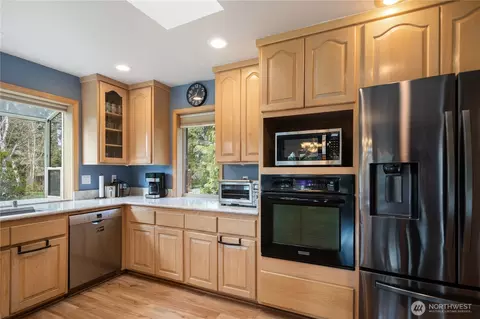 Kitchen - 520 Grandview Dr, Sequim, WA 98382 photo 3 of 5