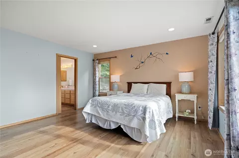 Bedroom - 520 Grandview Dr, Sequim, WA 98382 photo 2 of 5