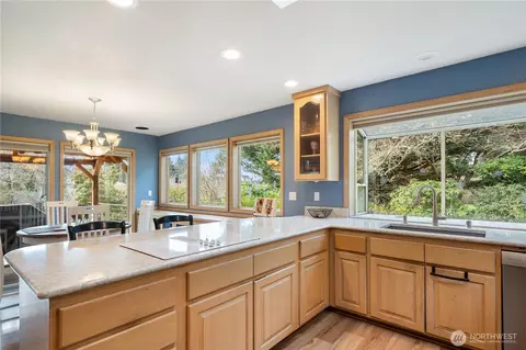 Kitchen - 520 Grandview Dr, Sequim, WA 98382 photo 4 of 5