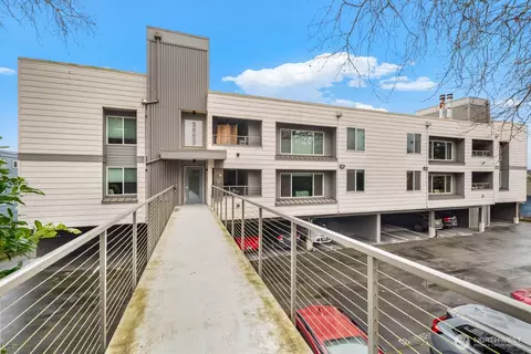 3609 14th Ave W #207, Seattle, WA 98119