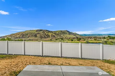 436 Hammond Ln, Rock Island, WA 98850