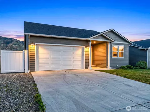 436 Hammond Ln, Rock Island, WA 98850