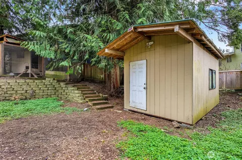 Exterior - 16825 17th Ave SE, Bothell, WA 98012 photo 6 of 8