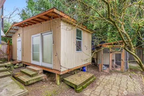 Exterior - 16825 17th Ave SE, Bothell, WA 98012 photo 5 of 8
