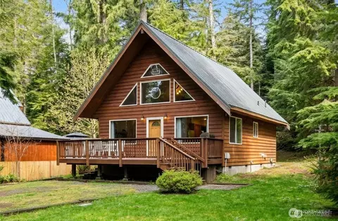 214 Paradise Dr, Ashford, WA 98304