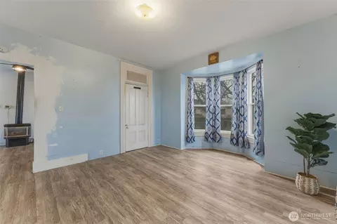 Living - 309 E Cherry St, Walla Walla, WA 99362 photo 4 of 4