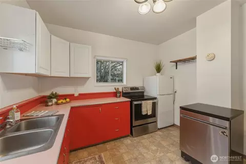 Kitchen - 309 E Cherry St, Walla Walla, WA 99362 photo 2 of 3