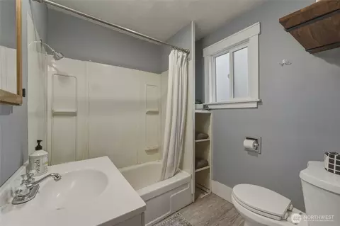 Bath - 309 E Cherry St, Walla Walla, WA 99362 photo 1 of 1