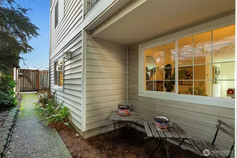 633 NW 85th St #101, Seattle, WA 98117