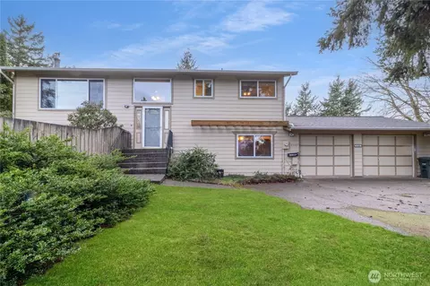 6743 La Bello Dr, Lynden, WA 98264