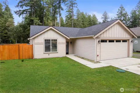 11217 Country Club Pl, Anderson Island, WA 98303