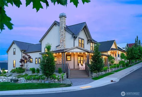 576 Porcupine Ln, Chelan, WA 98816