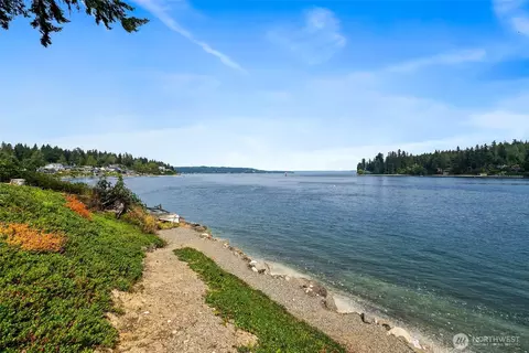 17274 Angeline Avenue South NE, Suquamish, WA 98392