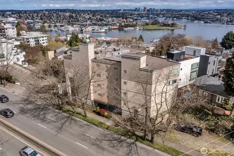 559 Mcgraw St #201, Seattle, WA 98109