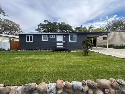 1431 W Sunset Dr, Moses Lake, WA 98837