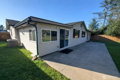 198 Octopus Ave NE, Ocean Shores, WA 98569