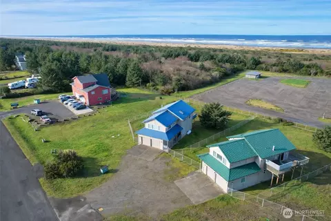 16 Ocean Blvd, Ocean City, WA 98569
