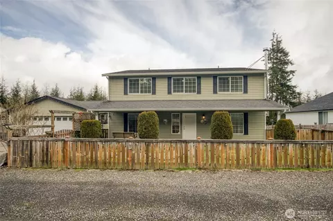 828 Ocean Ave, Cosmopolis, WA 98537