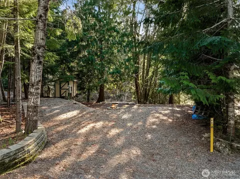 30 N Discovery Pl, Hoodsport, WA 98548