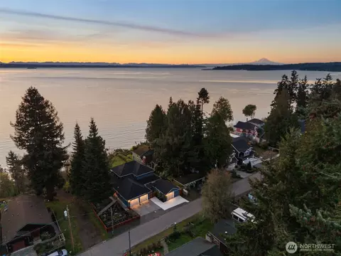 18978 Angeline Ave NE, Suquamish, WA 98392