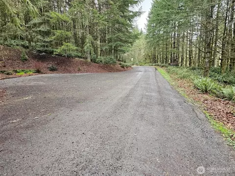 573 Clearwater Rd, Kelso, WA 98626
