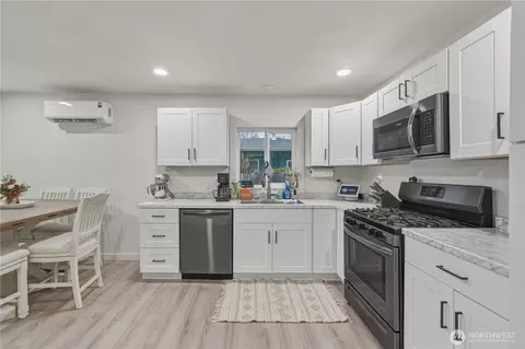 Kitchen - 107 River St, Everson, WA 98247 photo 1 of 3