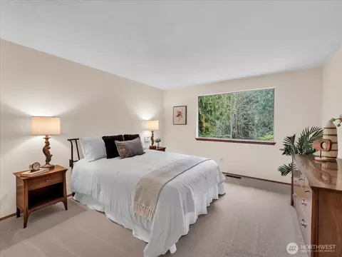 Bedroom - 106 165th Ave SE, Bellevue, WA 98008 photo 1 of 6