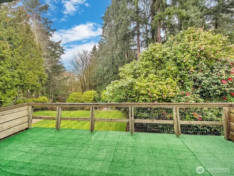 Exterior - 106 165th Ave SE, Bellevue, WA 98008 photo 6 of 7
