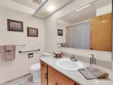 Bath - 106 165th Ave SE, Bellevue, WA 98008 photo 2 of 3