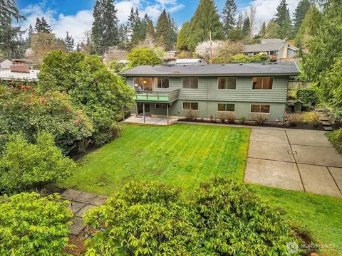 Exterior - 106 165th Ave SE, Bellevue, WA 98008 photo 5 of 7
