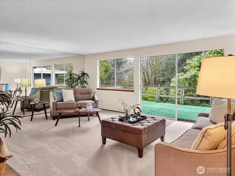 Living - 106 165th Ave SE, Bellevue, WA 98008 photo 2 of 5
