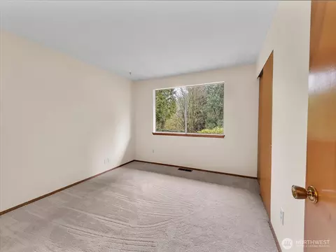 Bedroom - 106 165th Ave SE, Bellevue, WA 98008 photo 5 of 6