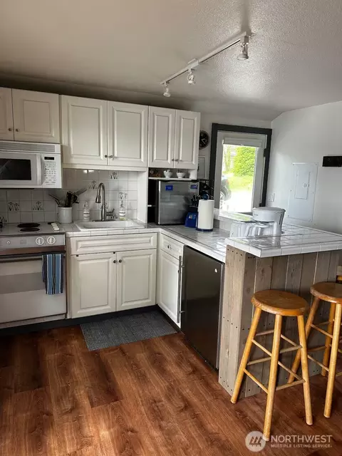 Kitchen - 5244 Deer Harbor Rd, Eastsound, WA 98245 photo 2 of 3