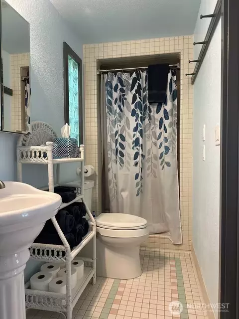 Bath - 5244 Deer Harbor Rd, Eastsound, WA 98245 photo 1 of 1