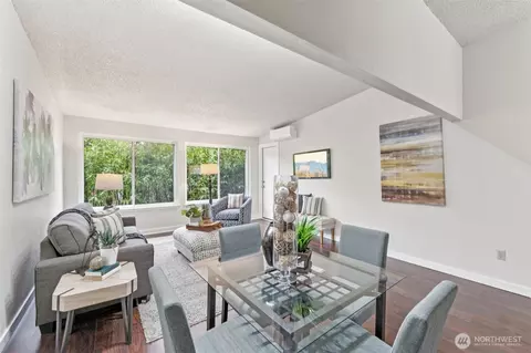 12567 35th Ave NE #204, Seattle, WA 98125