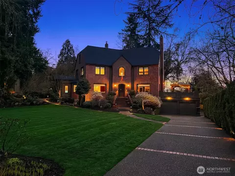 3333 43rd Ave NE, Seattle, WA 98105