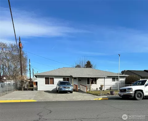 222 3rd Ave SE, Quincy, WA 98848