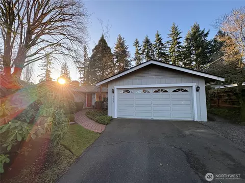 9833 NE 23rd St, Bellevue, WA 98004